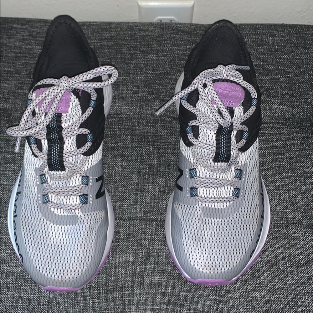 New Balance Black Gray Athletic Shoes Breathable Mesh Design